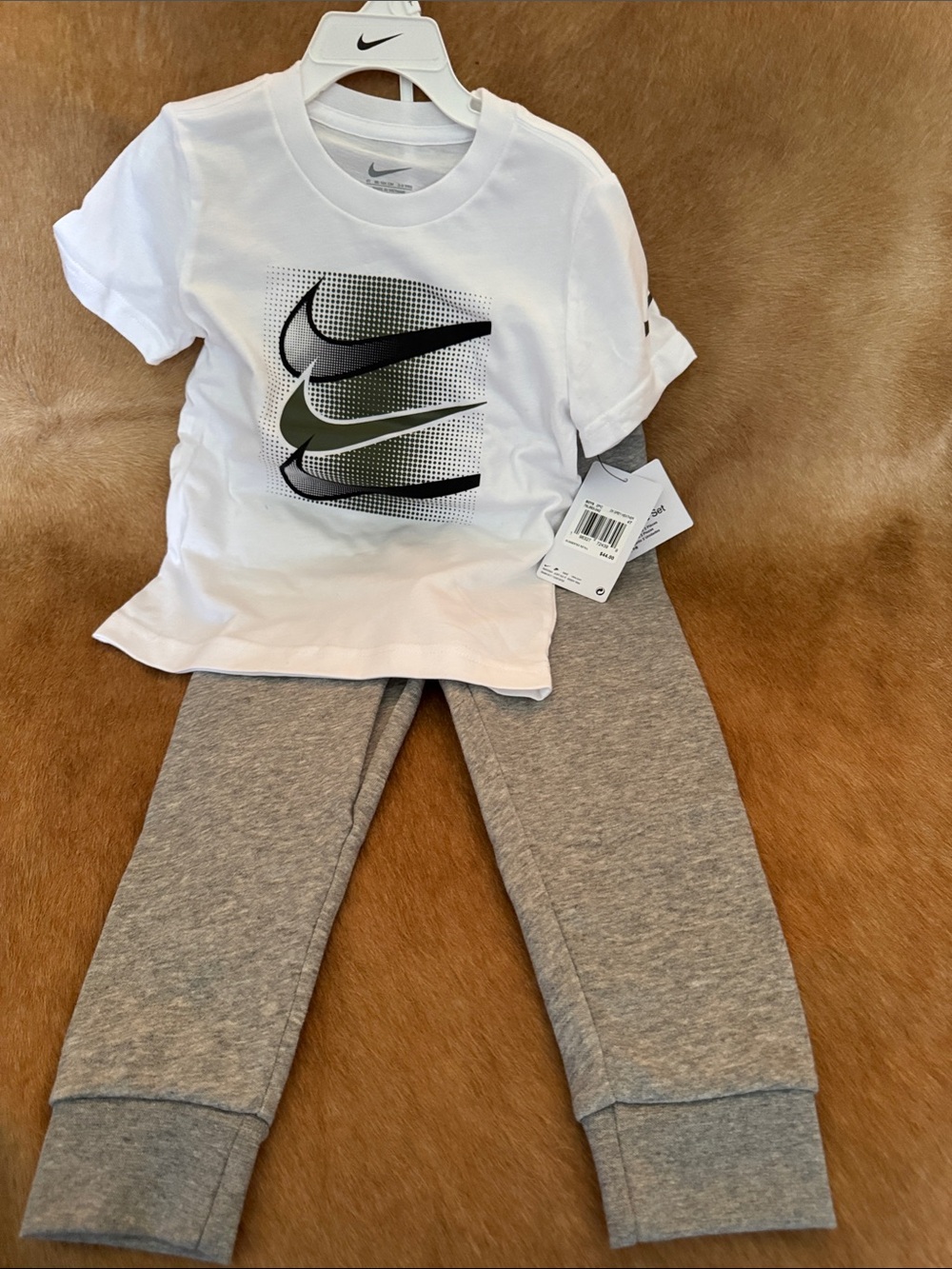 Nike White Short-Sleeve Logo Tee Set with matching Pants. Size boy 4 toddler